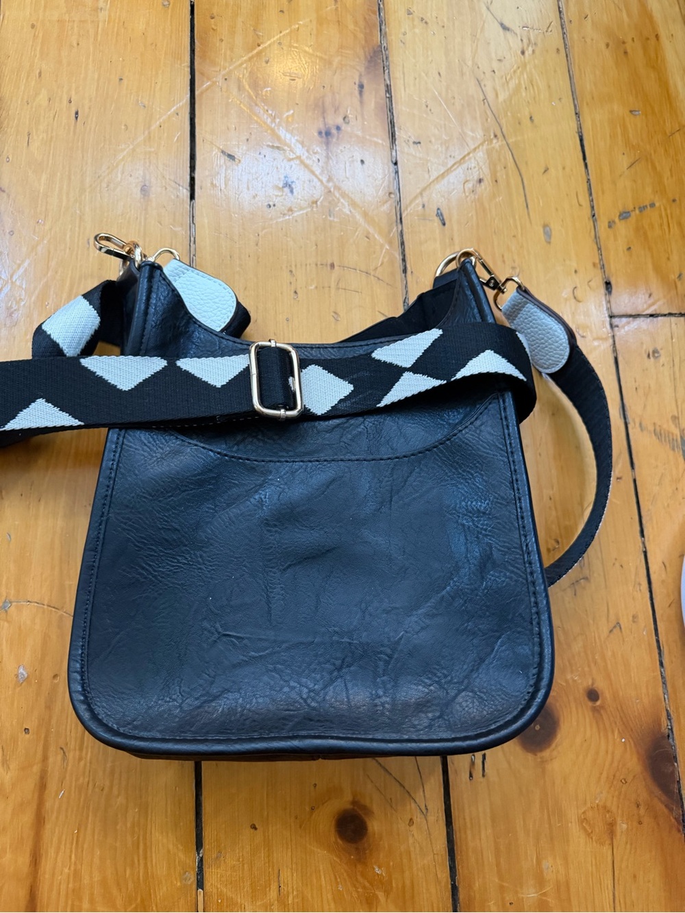 Ahdorned Classic Black Leather Crossbody Bag with Patterned Strap
